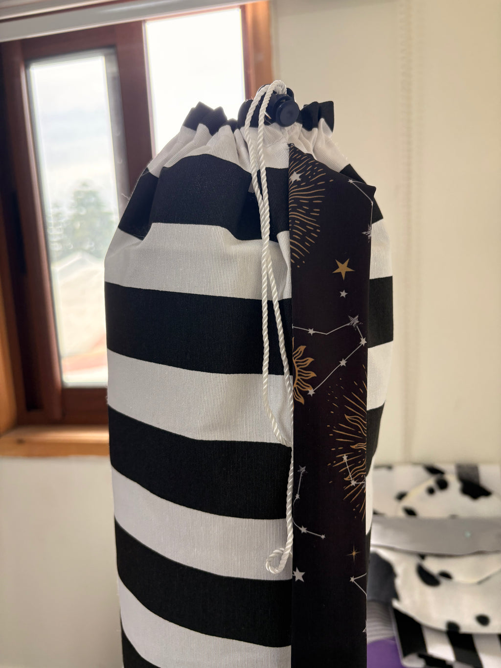 Detalle del bolso PortMat artesanal - calidad excepcional para yoga y pilates