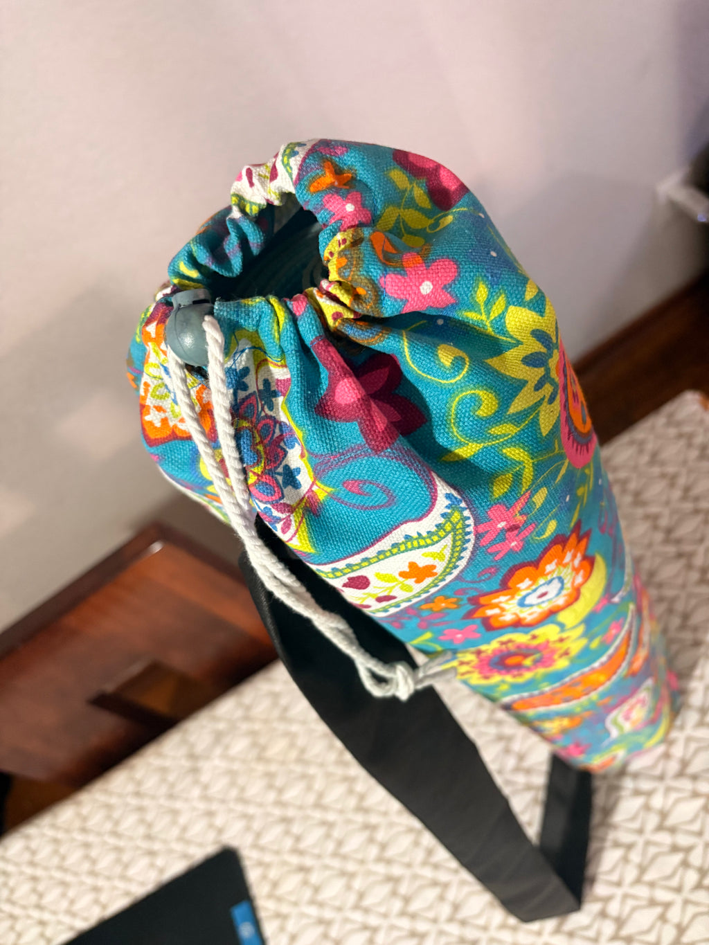 Bolso PortMat Prisma artesanal para yoga - diseño multicolor único hecho a mano en Chile