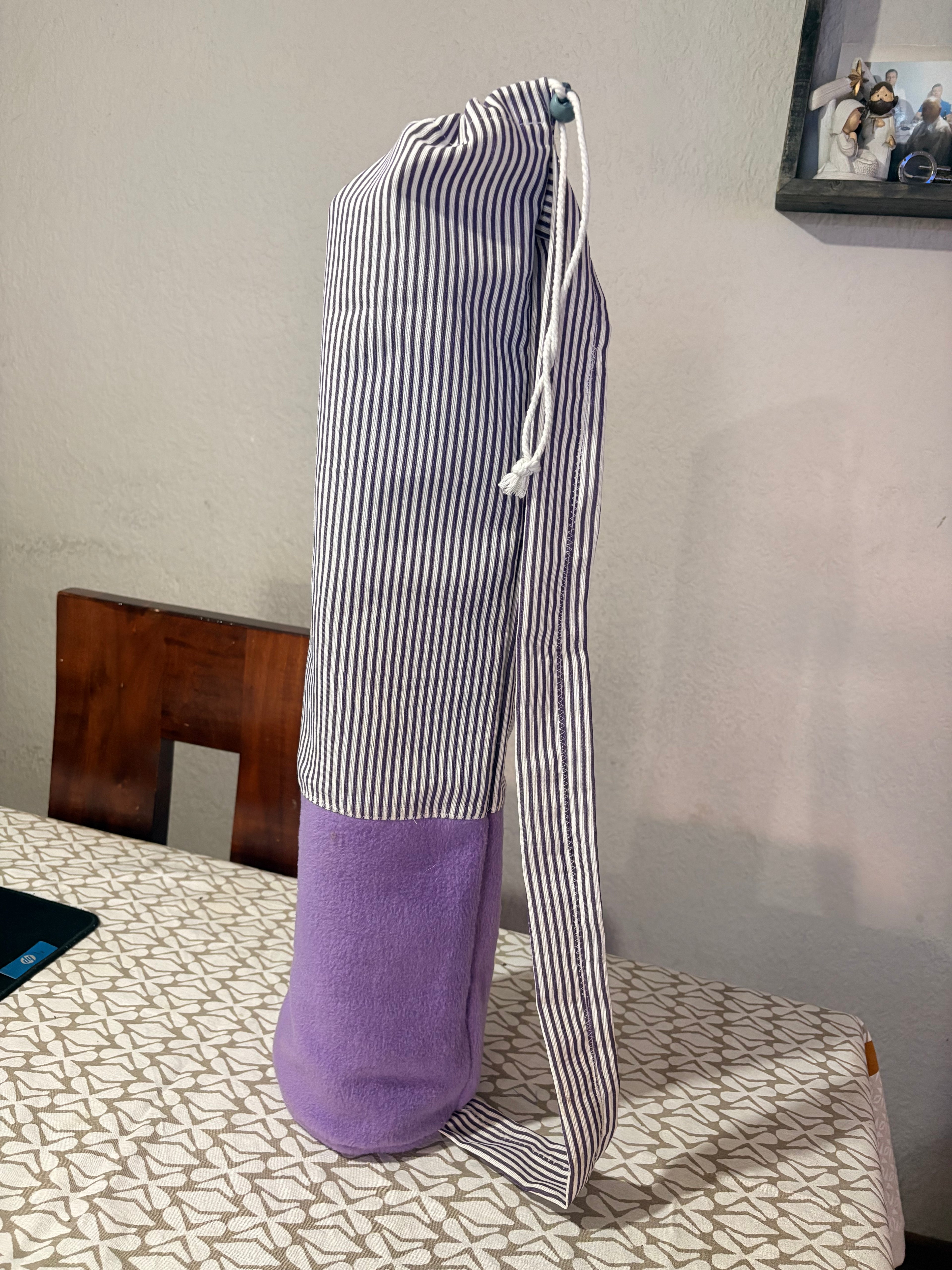 Bolso artesanal para yoga PortMat diseño lineal blanco y lila - base color lila hecho en Chile